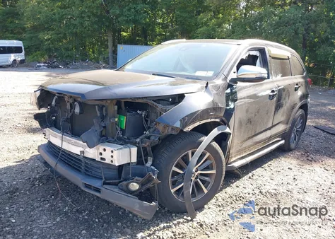 2017 Toyota Highlander Xle z USA, uszkodzony, nr VIN 5TDJZRFH8HS395467